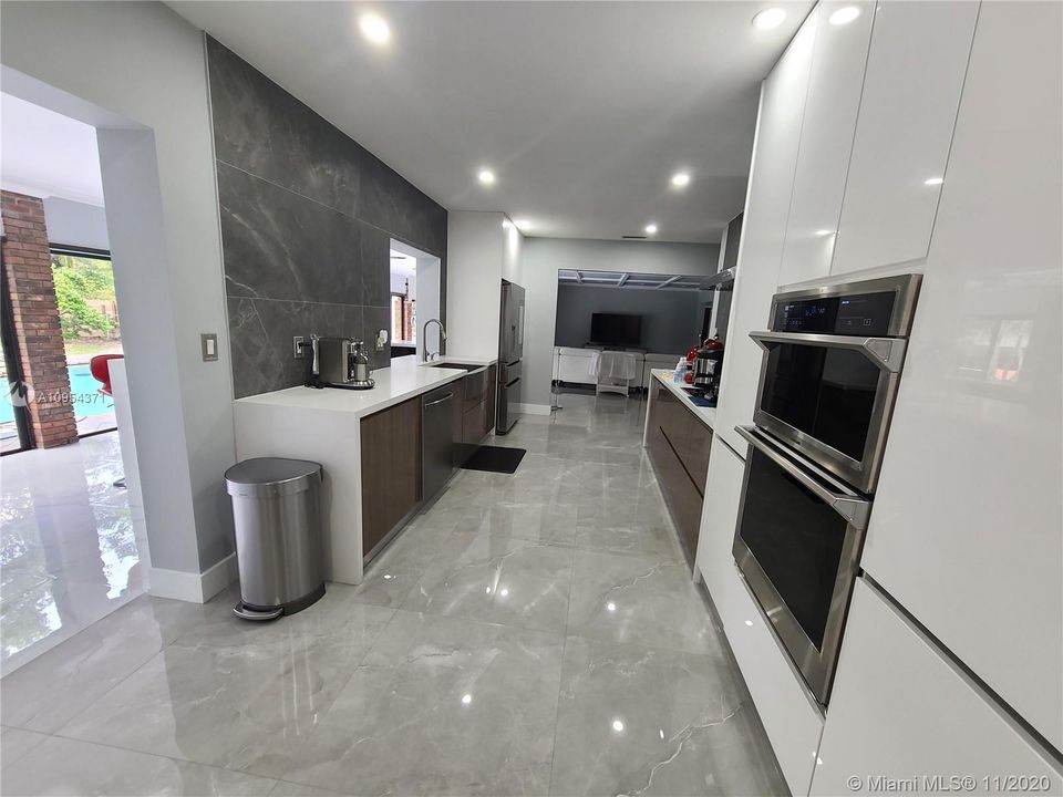 Vendido Recientemente: $1,235,000 (4 camas, 3 baños, 3994 Pies cuadrados)