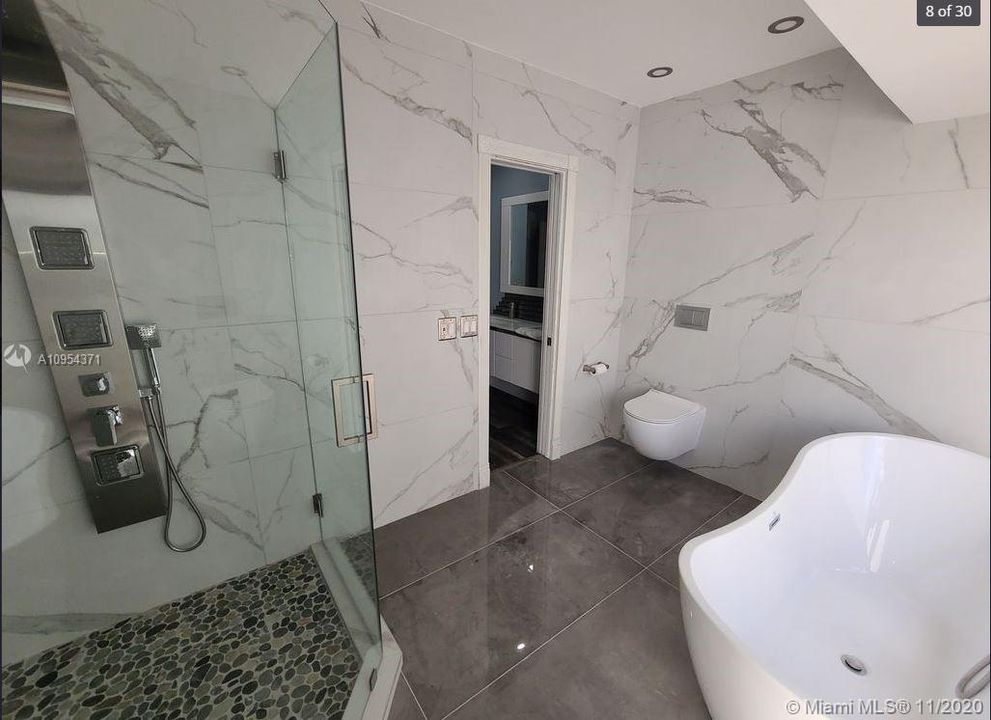 Vendido Recientemente: $1,235,000 (4 camas, 3 baños, 3994 Pies cuadrados)