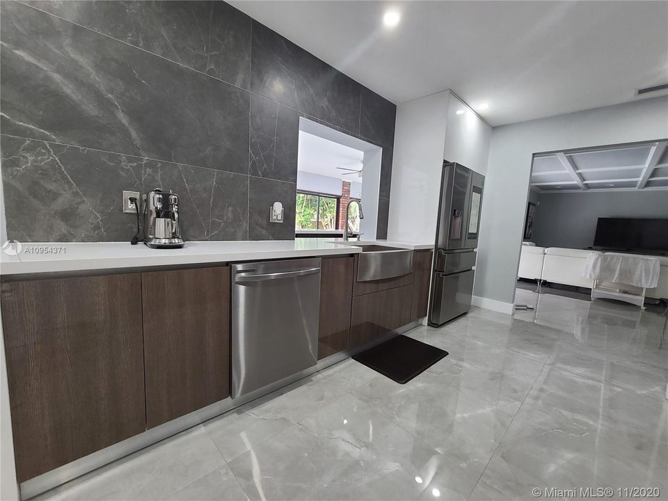 Vendido Recientemente: $1,235,000 (4 camas, 3 baños, 3994 Pies cuadrados)