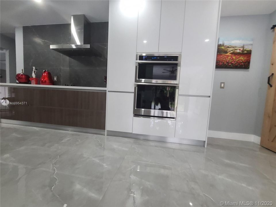 Vendido Recientemente: $1,235,000 (4 camas, 3 baños, 3994 Pies cuadrados)