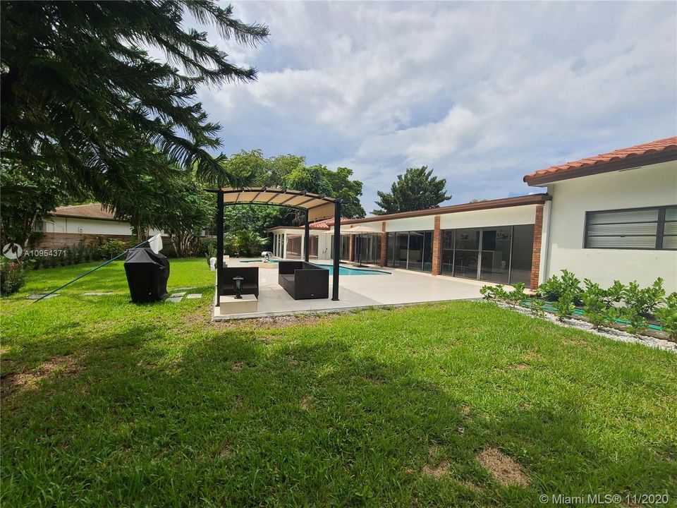 Vendido Recientemente: $1,235,000 (4 camas, 3 baños, 3994 Pies cuadrados)