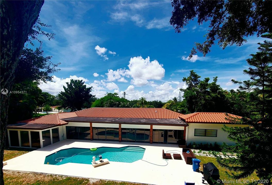 Vendido Recientemente: $1,235,000 (4 camas, 3 baños, 3994 Pies cuadrados)