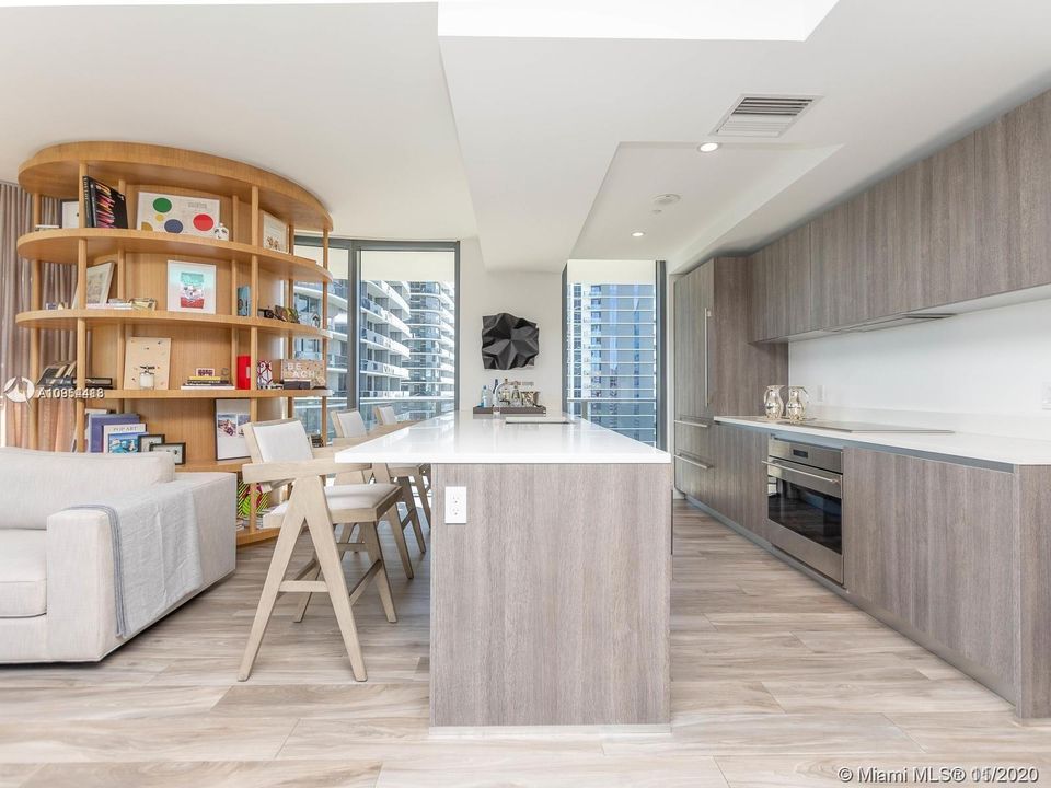 Recientemente alquilado: $5,500 (3 camas, 4 baños, 1613 Pies cuadrados)