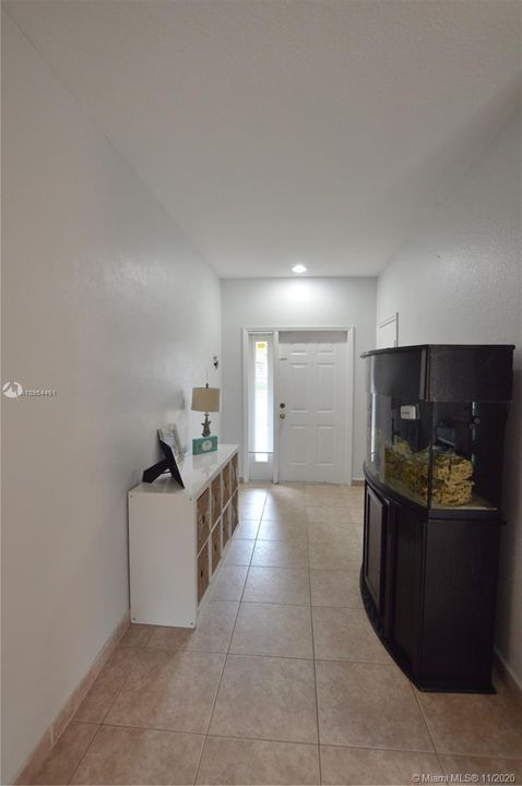 Recently Sold: $429,900 (5 beds, 2 baths, 1556 Square Feet)
