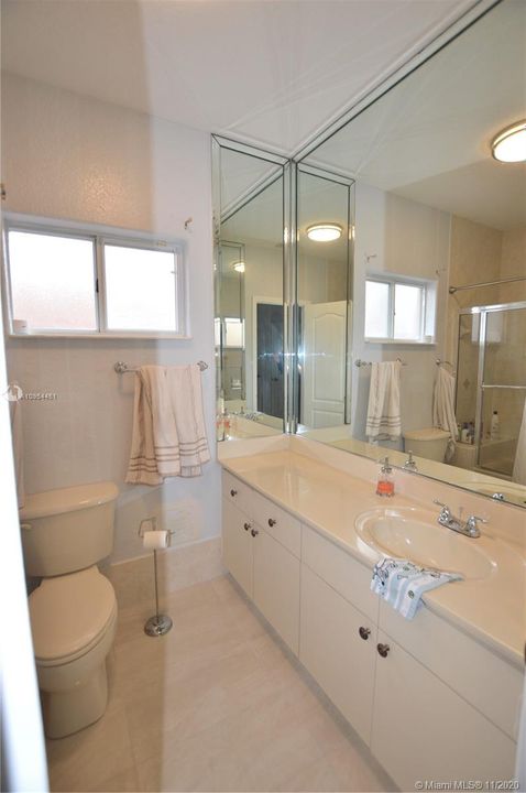 Recently Sold: $429,900 (5 beds, 2 baths, 1556 Square Feet)