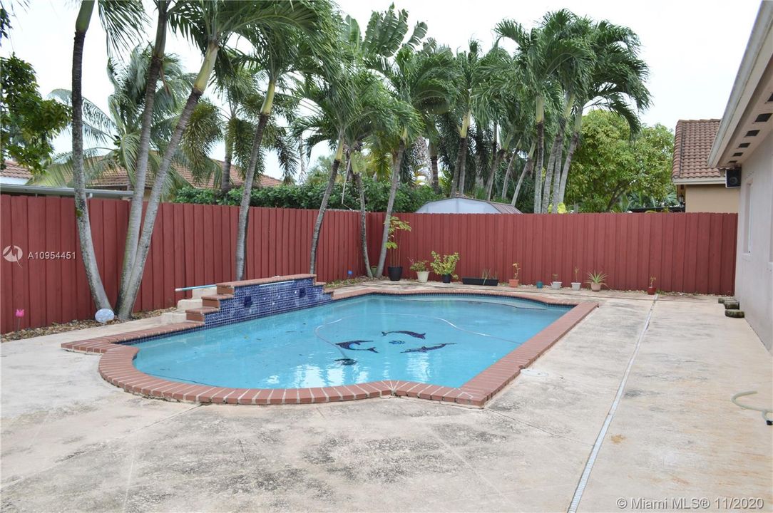 Recently Sold: $429,900 (5 beds, 2 baths, 1556 Square Feet)