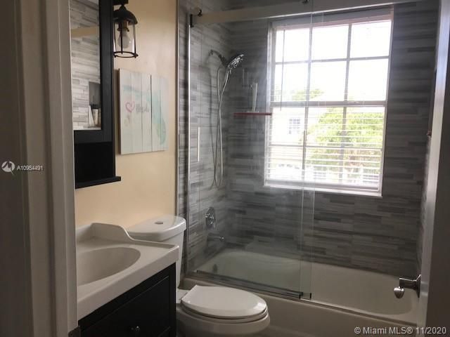 Vendido Recientemente: $449,000 (4 camas, 2 baños, 1685 Pies cuadrados)