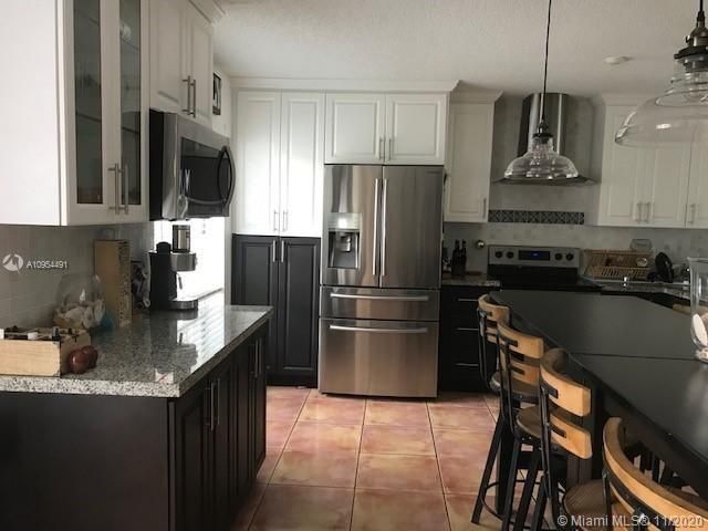 Vendido Recientemente: $449,000 (4 camas, 2 baños, 1685 Pies cuadrados)