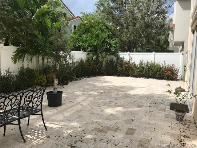 Vendido Recientemente: $449,000 (4 camas, 2 baños, 1685 Pies cuadrados)