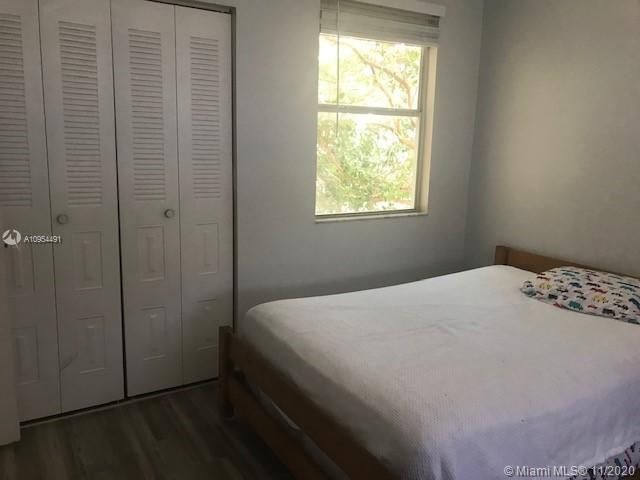 Vendido Recientemente: $449,000 (4 camas, 2 baños, 1685 Pies cuadrados)