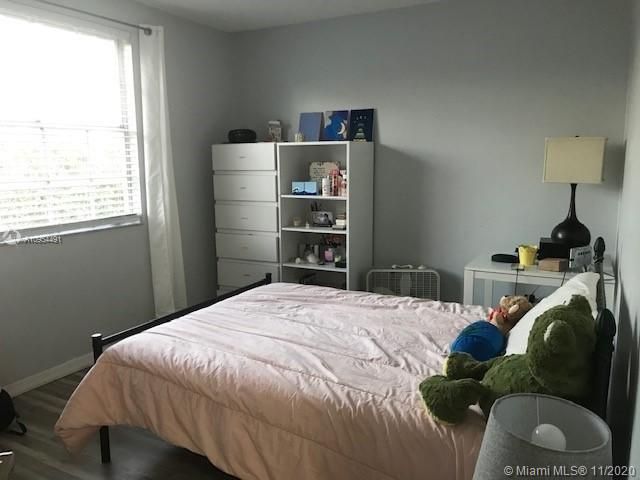Vendido Recientemente: $449,000 (4 camas, 2 baños, 1685 Pies cuadrados)