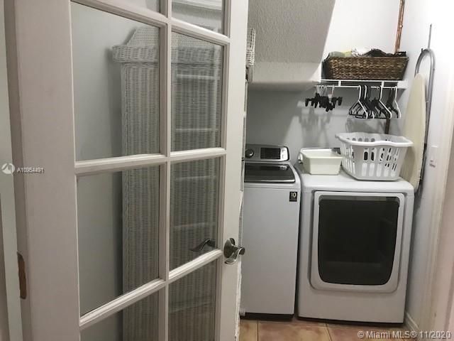 Vendido Recientemente: $449,000 (4 camas, 2 baños, 1685 Pies cuadrados)
