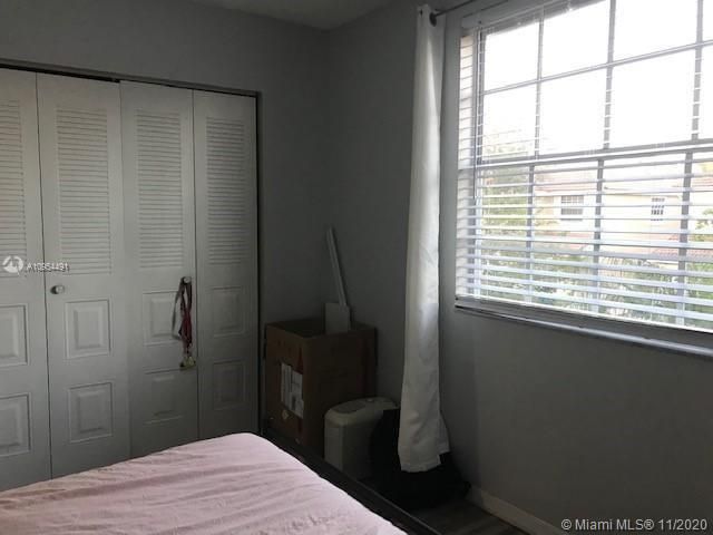Vendido Recientemente: $449,000 (4 camas, 2 baños, 1685 Pies cuadrados)