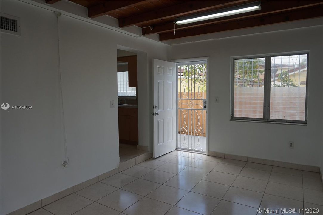 Vendido Recientemente: $390,000 (3 camas, 1 baños, 1245 Pies cuadrados)