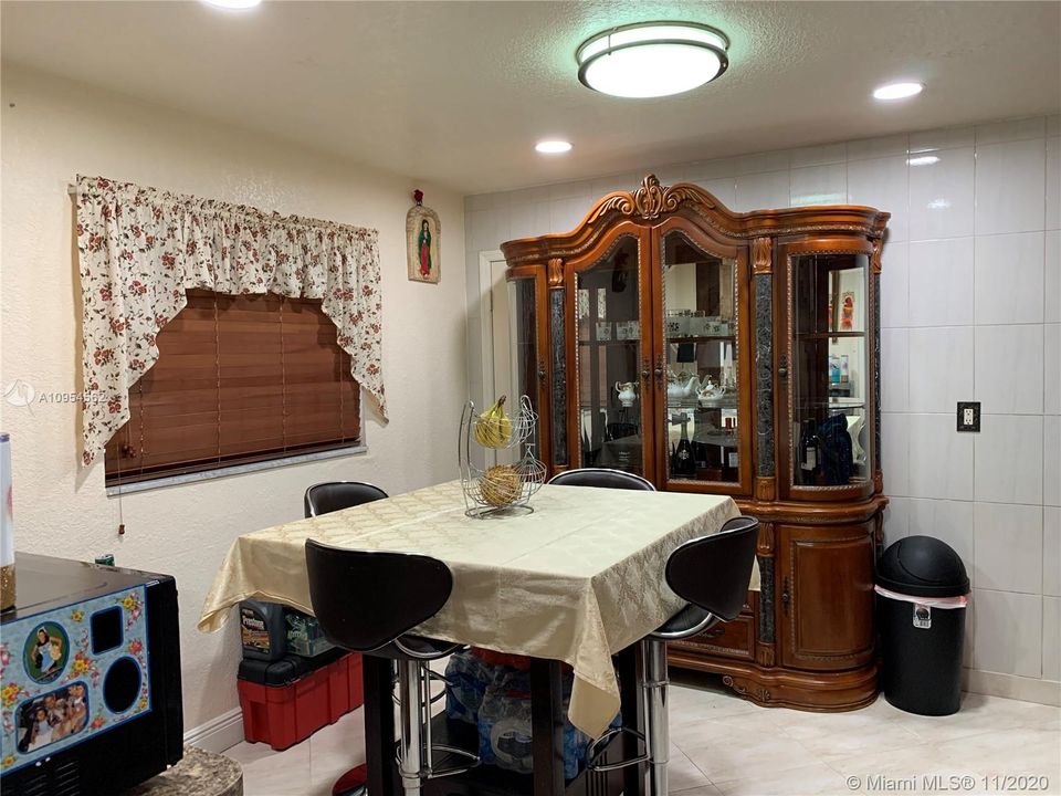 Recently Sold: $150,000 (2 beds, 1 baths, 640 Square Feet)
