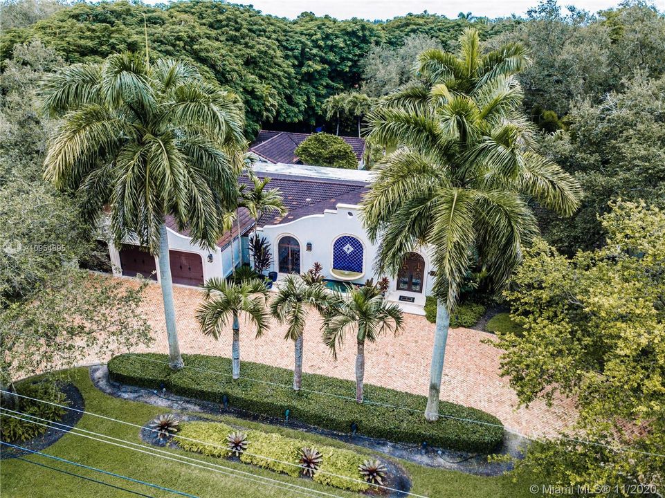 Vendido Recientemente: $2,095,000 (5 camas, 5 baños, 5475 Pies cuadrados)