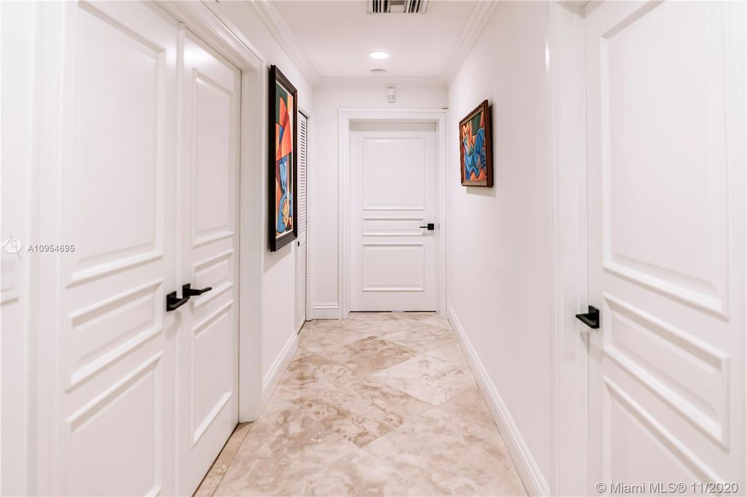 Vendido Recientemente: $2,095,000 (5 camas, 5 baños, 5475 Pies cuadrados)