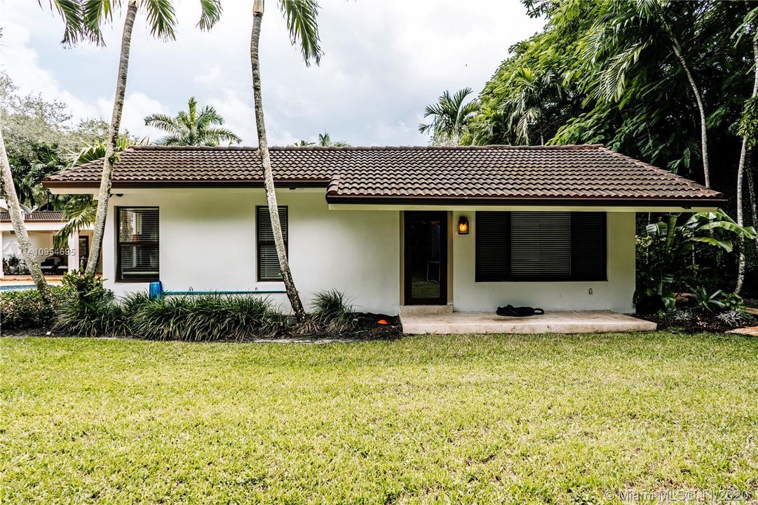 Vendido Recientemente: $2,095,000 (5 camas, 5 baños, 5475 Pies cuadrados)