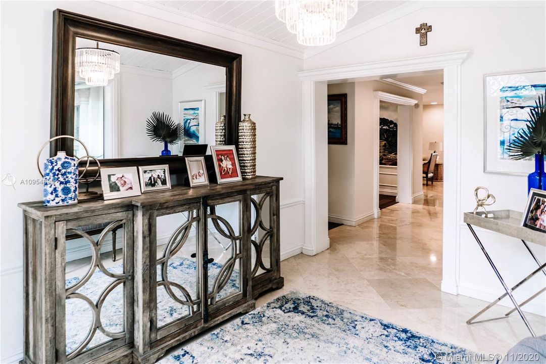 Vendido Recientemente: $2,095,000 (5 camas, 5 baños, 5475 Pies cuadrados)