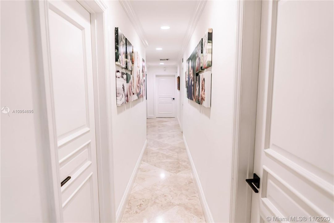 Vendido Recientemente: $2,095,000 (5 camas, 5 baños, 5475 Pies cuadrados)