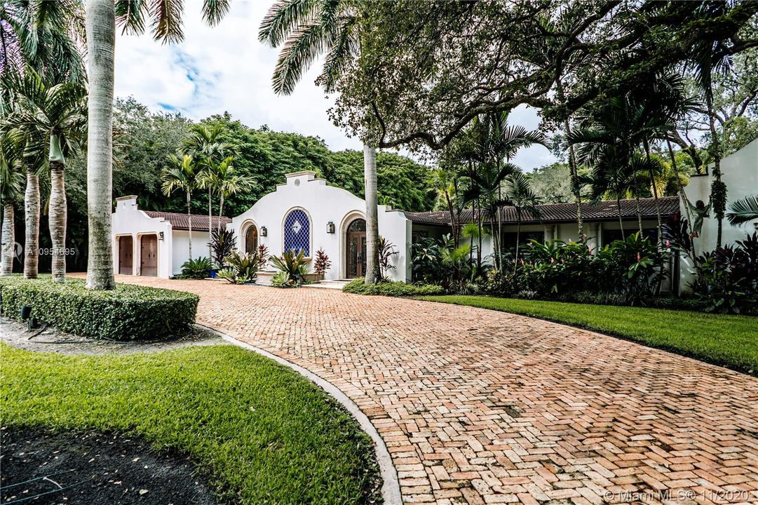 Vendido Recientemente: $2,095,000 (5 camas, 5 baños, 5475 Pies cuadrados)