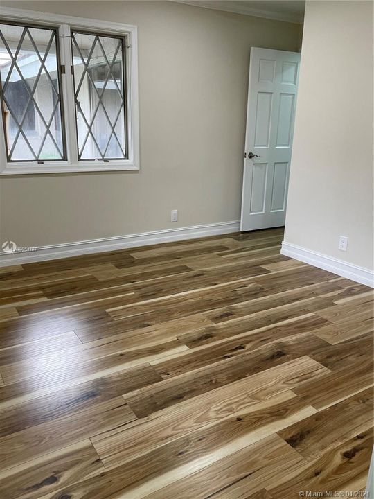 Vendido Recientemente: $969,999 (5 camas, 3 baños, 3220 Pies cuadrados)