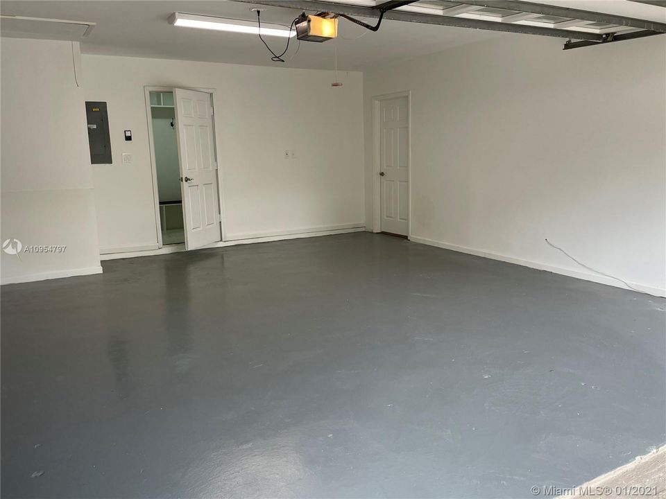 Vendido Recientemente: $969,999 (5 camas, 3 baños, 3220 Pies cuadrados)