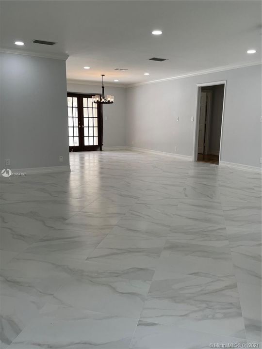 Vendido Recientemente: $969,999 (5 camas, 3 baños, 3220 Pies cuadrados)