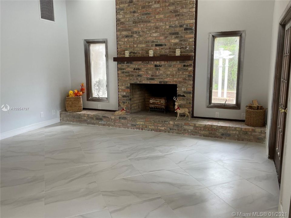 Vendido Recientemente: $969,999 (5 camas, 3 baños, 3220 Pies cuadrados)