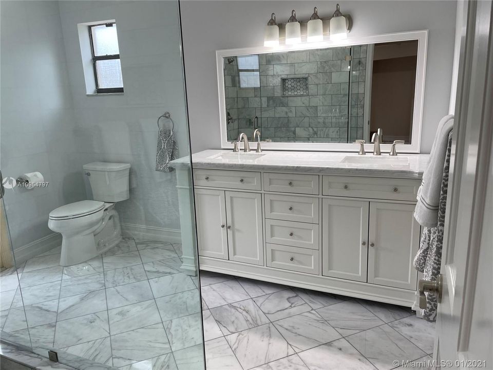 Vendido Recientemente: $969,999 (5 camas, 3 baños, 3220 Pies cuadrados)