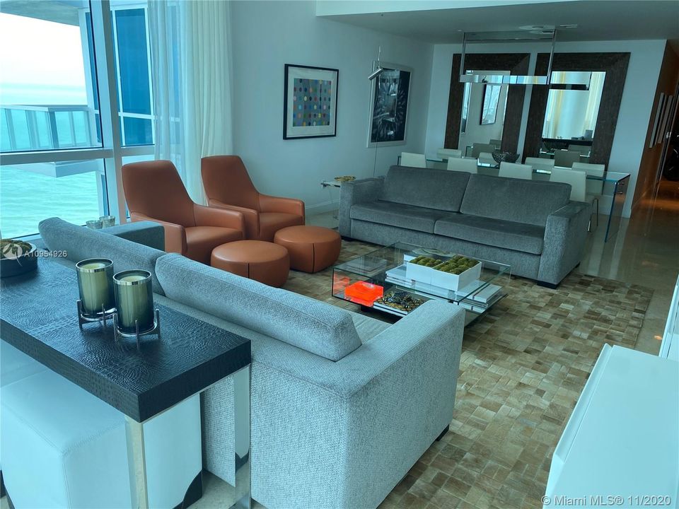 Recientemente alquilado: $19,500 (3 camas, 3 baños, 2122 Pies cuadrados)