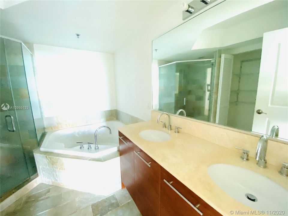 Recently Rented: $2,100 (2 beds, 2 baths, 1165 Square Feet)