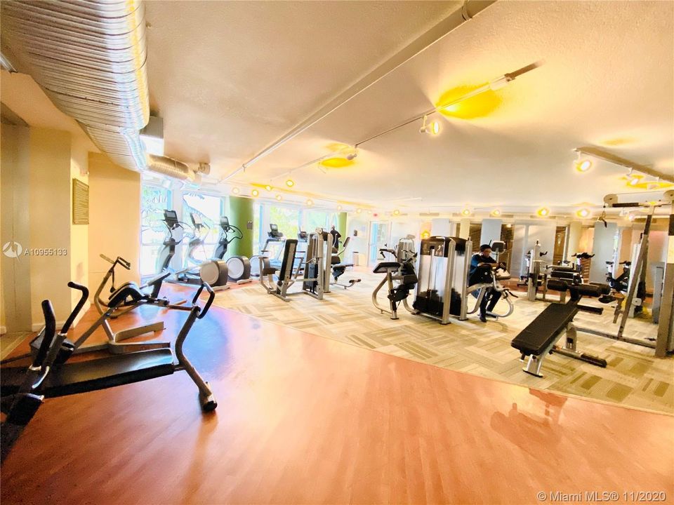 Recently Rented: $2,100 (2 beds, 2 baths, 1165 Square Feet)