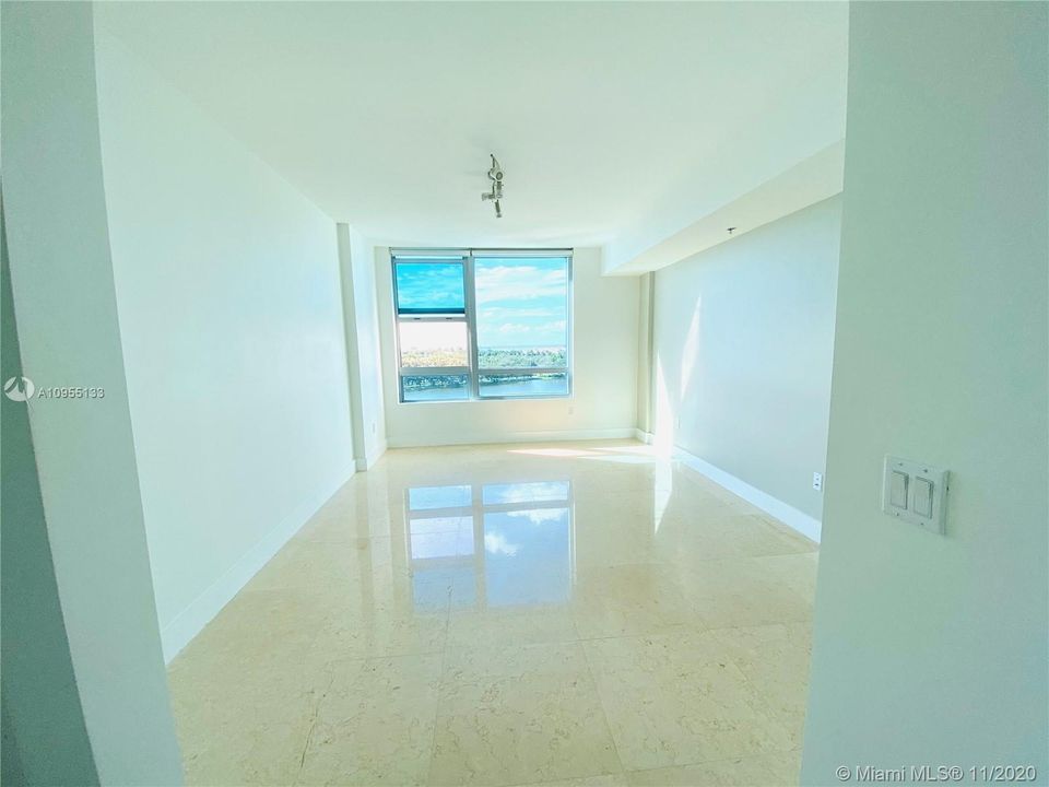 Recently Rented: $2,100 (2 beds, 2 baths, 1165 Square Feet)