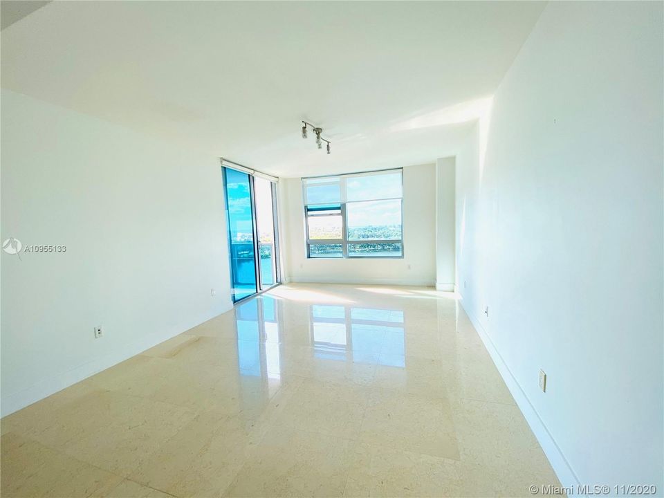 Recently Rented: $2,100 (2 beds, 2 baths, 1165 Square Feet)