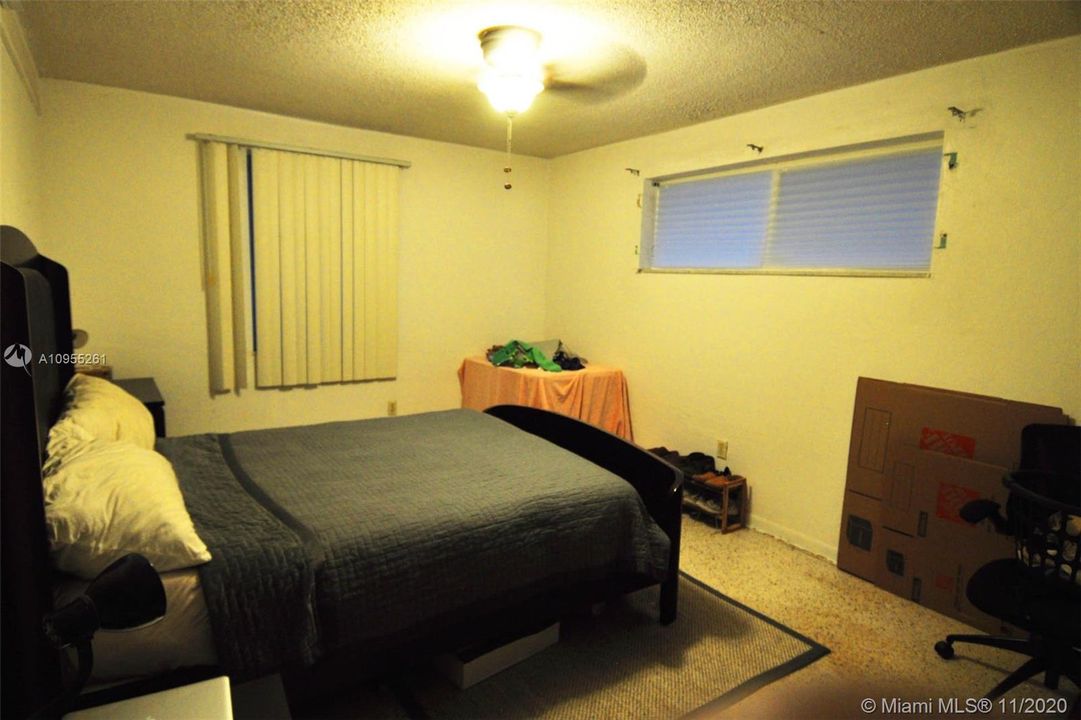 Recently Sold: $254,900 (2 beds, 1 baths, 952 Square Feet)