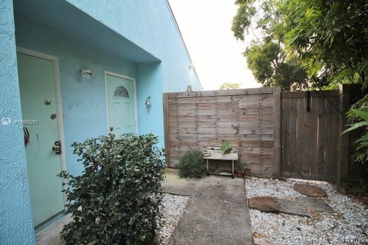 Vendido Recientemente: $225,000 (2 camas, 2 baños, 987 Pies cuadrados)