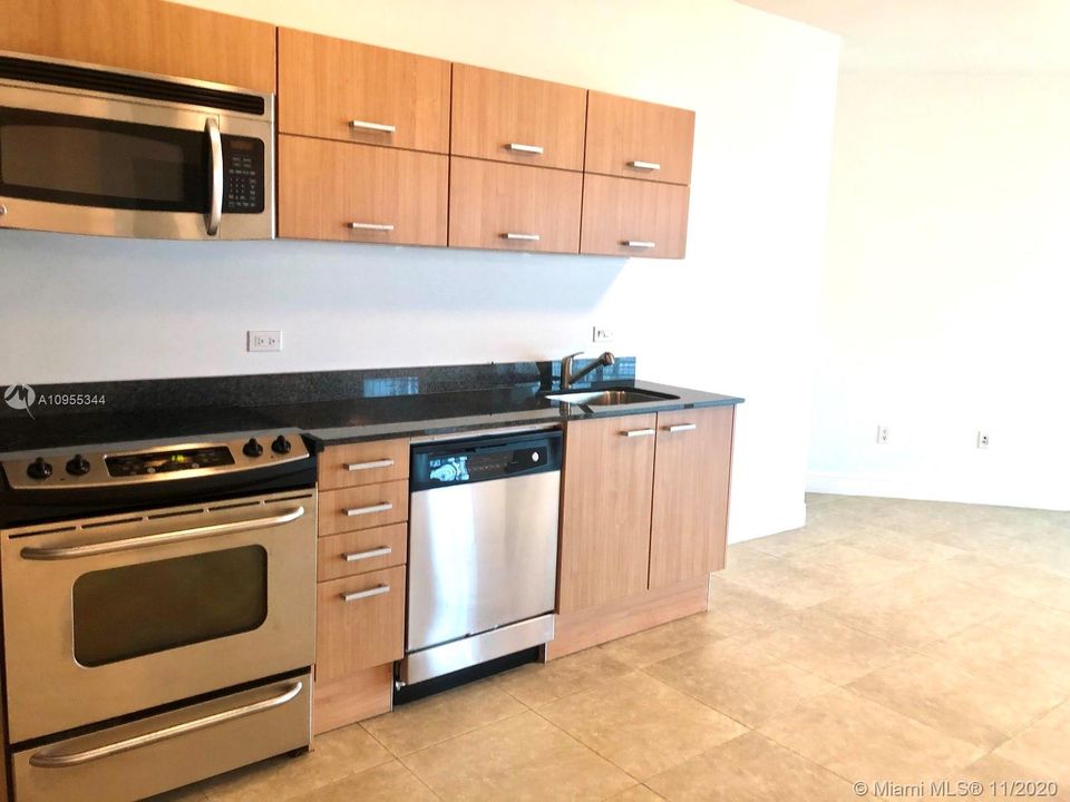 Recently Rented: $1,750 (1 beds, 1 baths, 740 Square Feet)