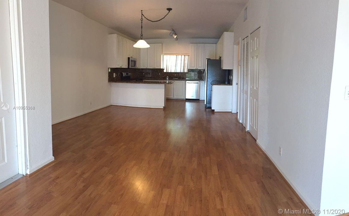 Recently Rented: $1,550 (2 beds, 2 baths, 1080 Square Feet)