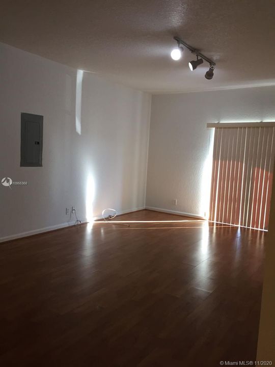 Recently Rented: $1,550 (2 beds, 2 baths, 1080 Square Feet)