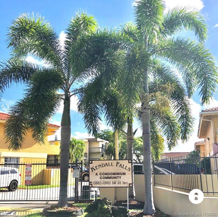 Recently Sold: $200,000 (2 beds, 1 baths, 896 Square Feet)