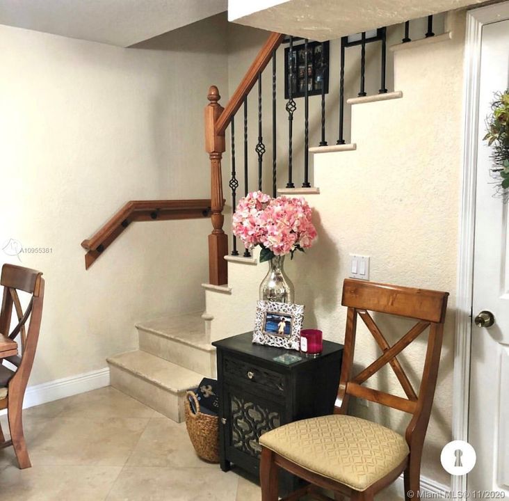 Recently Sold: $200,000 (2 beds, 1 baths, 896 Square Feet)