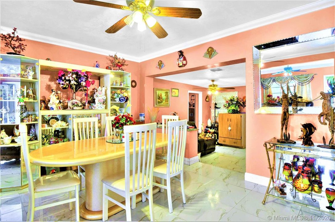 Недавно продано: $349,000 (3 спален, 3 ванн, 2247 Квадратных фут)