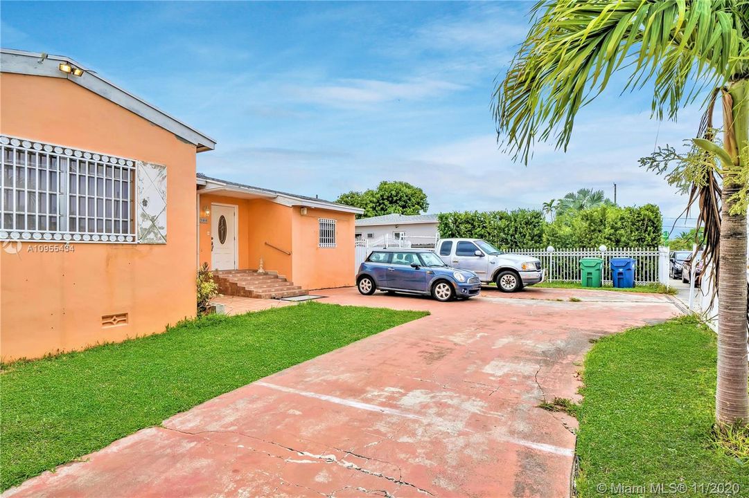 Недавно продано: $349,000 (3 спален, 3 ванн, 2247 Квадратных фут)