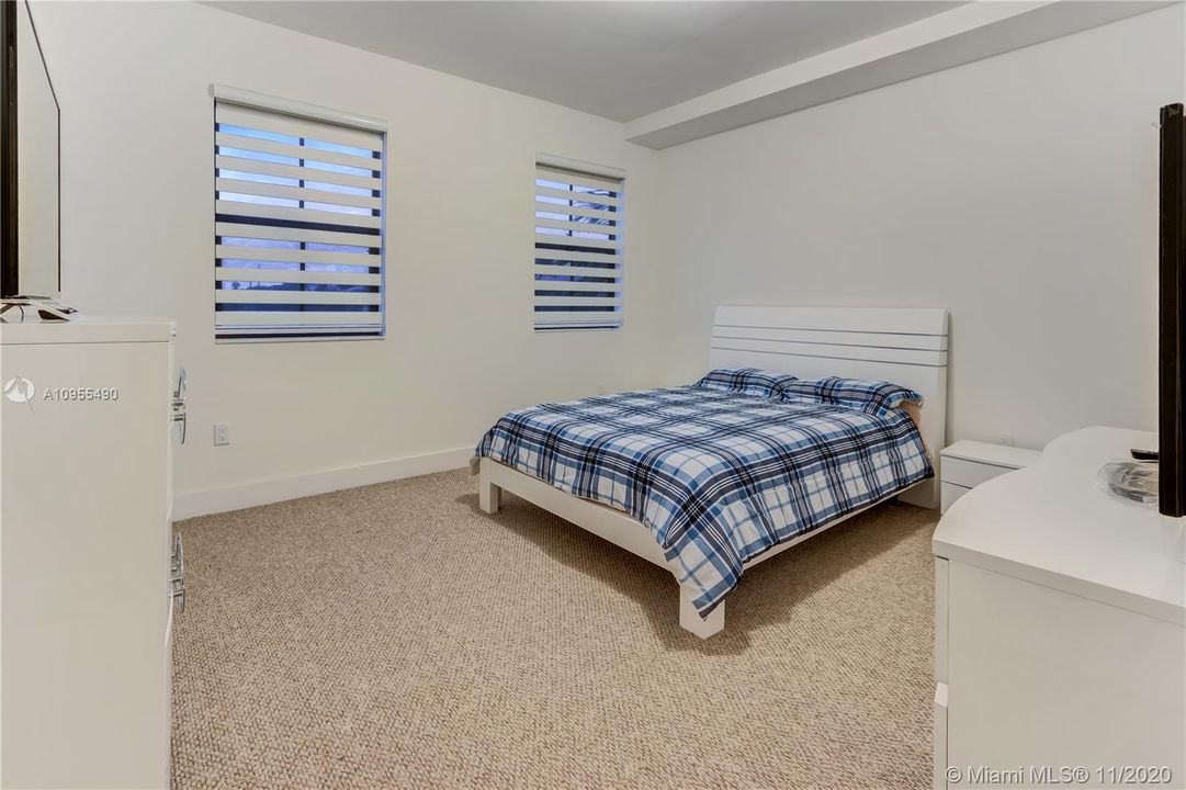 Vendido Recientemente: $585,000 (4 camas, 4 baños, 2878 Pies cuadrados)