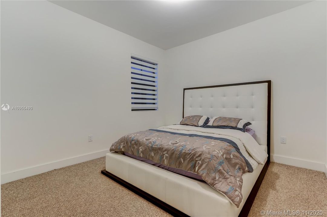 Vendido Recientemente: $585,000 (4 camas, 4 baños, 2878 Pies cuadrados)