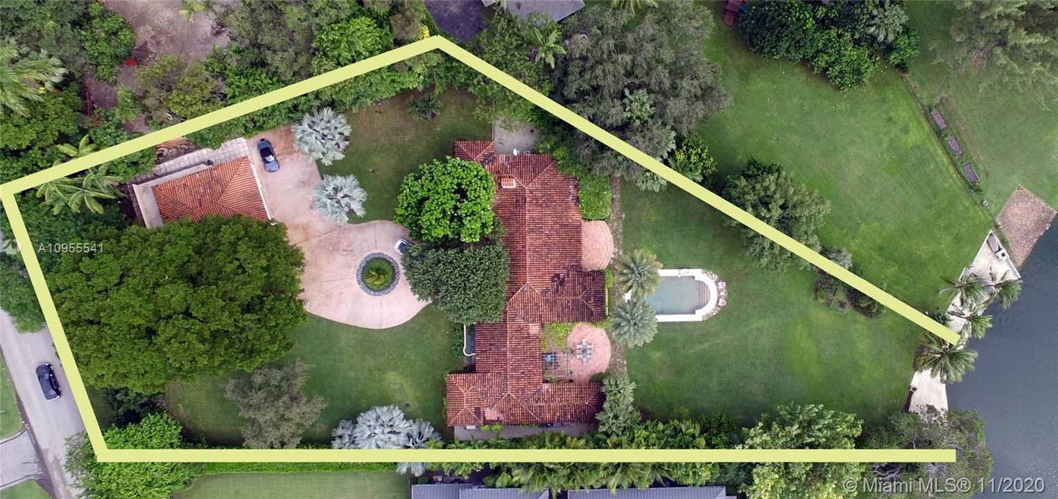 50,994 SF  (1.17 acres) showing the guest & main homes