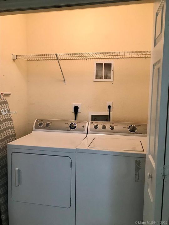 Recently Sold: $265,000 (3 beds, 2 baths, 1207 Square Feet)