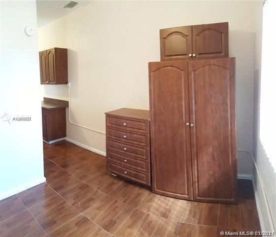 Недавно арендовано: $775 (0 спален, 1 ванн, 1611 Квадратных фут)