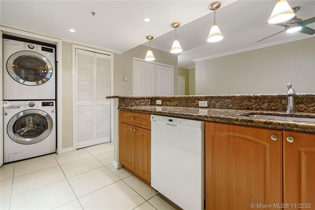 Vendido Recientemente: $210,000 (1 camas, 1 baños, 786 Pies cuadrados)